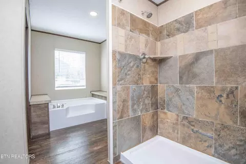 Bath - 7706 Turtle Way, Powell, TN 37849 photo 3 of 7