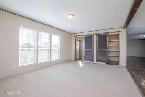 Living - 7706 Turtle Way, Powell, TN 37849 photo 6 of 8