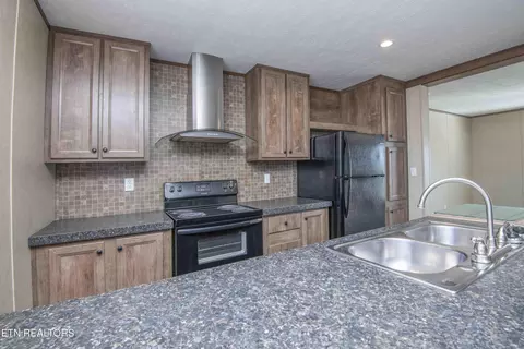Kitchen - 7706 Turtle Way, Powell, TN 37849 photo 3 of 5