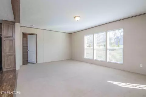 Living - 7706 Turtle Way, Powell, TN 37849 photo 7 of 8