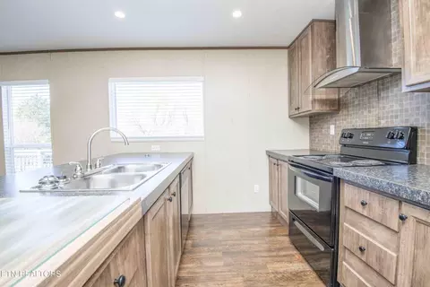 Kitchen - 7706 Turtle Way, Powell, TN 37849 photo 4 of 5