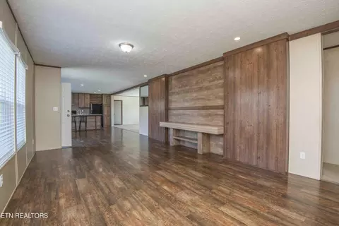 Living - 7706 Turtle Way, Powell, TN 37849 photo 2 of 8