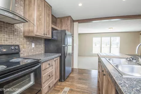 Kitchen - 7706 Turtle Way, Powell, TN 37849 photo 5 of 5