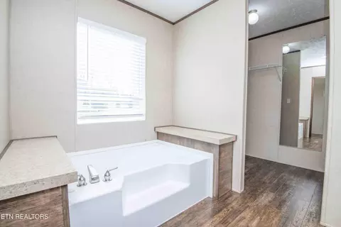 Bath - 7706 Turtle Way, Powell, TN 37849 photo 4 of 7