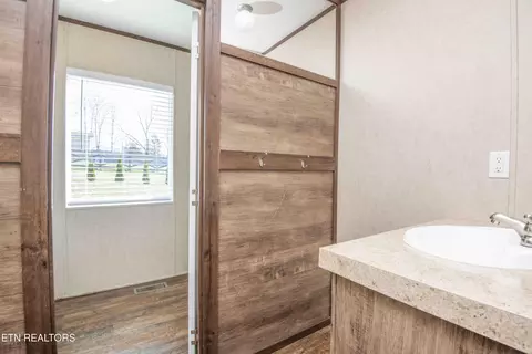 Bath - 7706 Turtle Way, Powell, TN 37849 photo 5 of 7