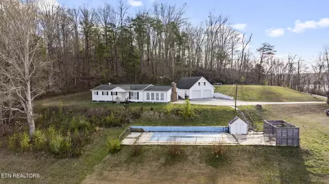 205 Skyline Dr, Harriman, TN 37748