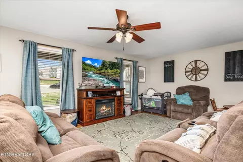 7864 Platinum Cir, Baxter, TN 38544 photo 4