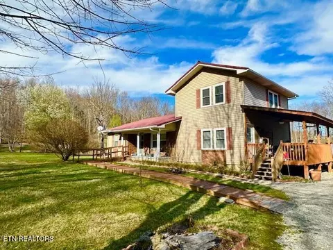 1383 Buckner Rd, Monterey, TN 38574