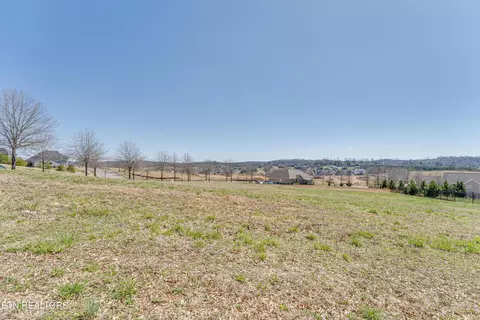 101 Mistletoeberry Rd, Oak Ridge, TN 37830