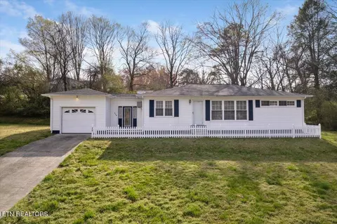 319 E Nelson St, Rockwood, TN 37854