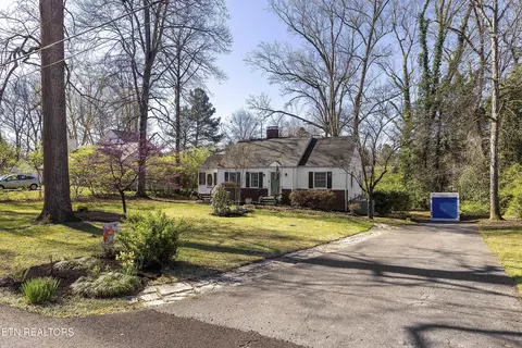 5609 Lake Shore Dr, Knoxville, TN 37920