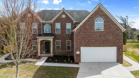 1842 Falcon Pointe Dr, Knoxville, TN 37922