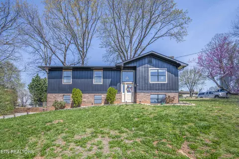 2925 Big Bend Dr, Maryville, TN 37803