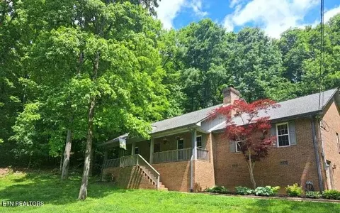 3848 Dovefield Ct, Louisville, TN 37777
