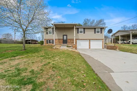 2703 Birdwell Dr, Maryville, TN 37804