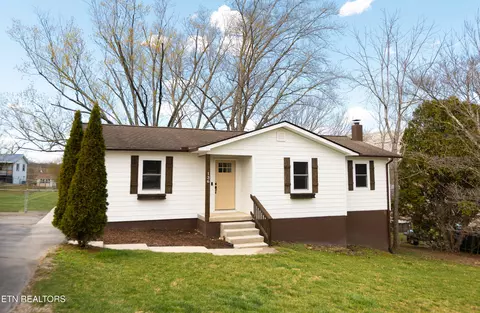 136 Spring View Dr, La Follette, TN 37766