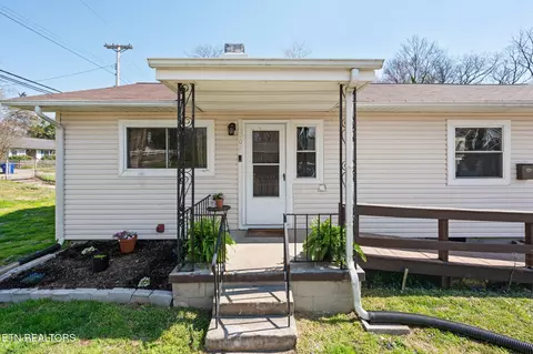 101 Townsend Rd, Oak Ridge, TN 37830