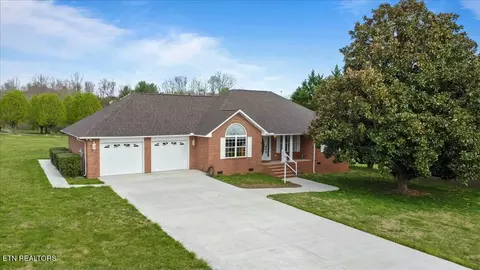 236 Mountain Perkins Ln, Jacksboro, TN 37757