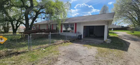 131 Duncan Ln, Oneida, TN 37841