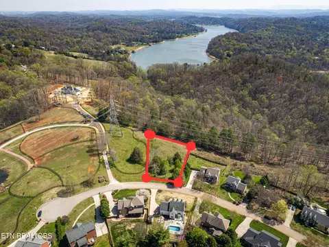 8720 Hollingsfield Dr, Knoxville, TN 37922