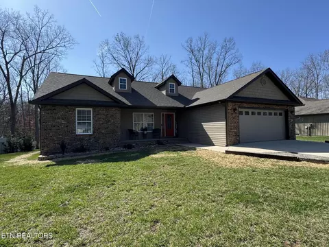 39 Oakmont Ct, Crossville, TN 38555
