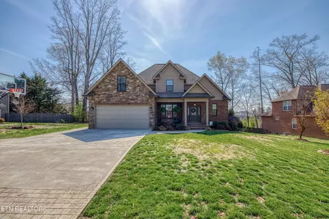 367 Yosemite Dr, Lenoir City, TN 37771