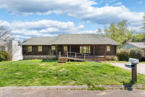 5848 Solar Dr, Knoxville, TN 37921