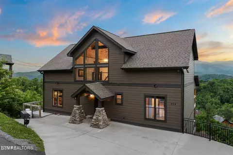 824 N Skyline Dr, Gatlinburg, TN 37738