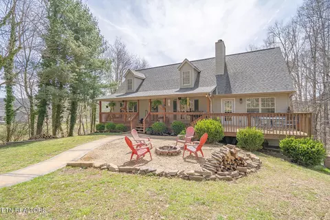 291 Twin Ln, Washburn, TN 37888