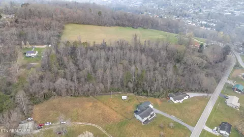1120 Loop Rd, La Follette, TN 37766 photo 1