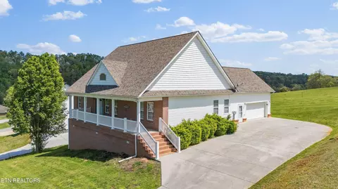 1453 River Run Cir, Sevierville, TN 37876