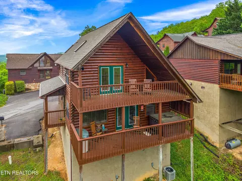 1542 Bears Den Way, Sevierville, TN 37862