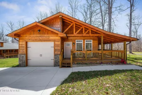 102 Raccoon Ln, Jamestown, TN 38556