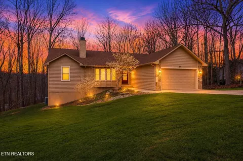 207 Overlook Ln, Crossville, TN 38558