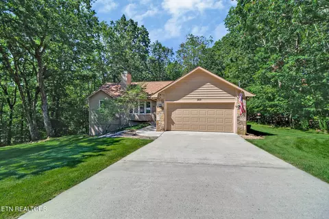 207 Overlook Ln, Crossville, TN 38558