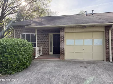 228 S Magnolia St, Maryville, TN 37803
