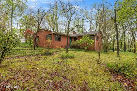 1801 Crestway Dr, Athens, TN 37303