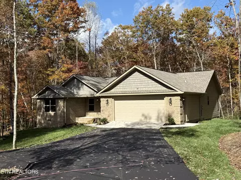 10 T Place Pl, Monterey, TN 38574
