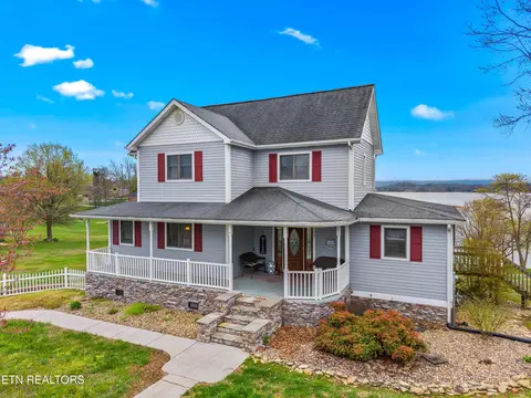 1109 Lake Ridge Dr, Dandridge, TN 37725