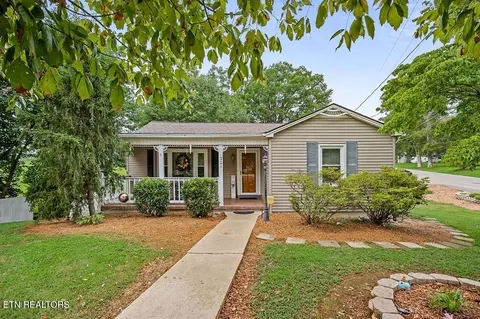 301 S Young St, Sparta, TN 38583
