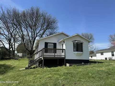 246 W Newcomen St, Alcoa, TN 37701