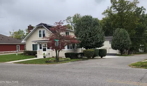 Exterior - 205 N N Main St, Oneida, TN 37841 photo 1 of 12