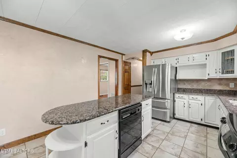 Kitchen - 6116 Mcneely Rd, Corryton, TN 37721 photo 3 of 6