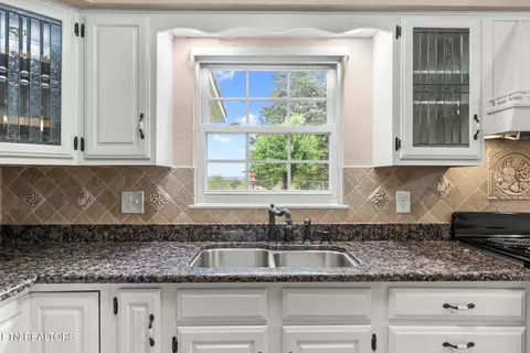 Kitchen - 6116 Mcneely Rd, Corryton, TN 37721 photo 5 of 6