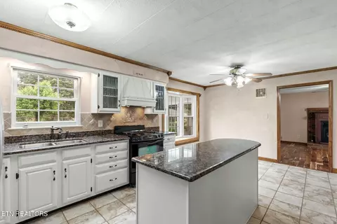 Kitchen - 6116 Mcneely Rd, Corryton, TN 37721 photo 1 of 6