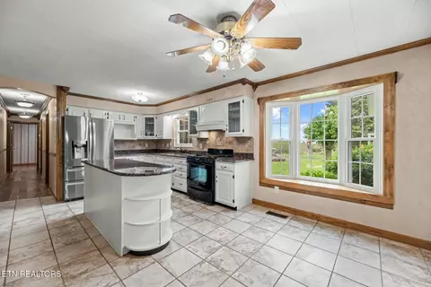 Kitchen - 6116 Mcneely Rd, Corryton, TN 37721 photo 6 of 6