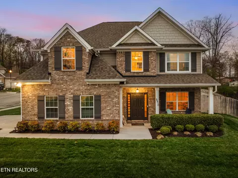 9910 Cinnamon Ln, Knoxville, TN 37923