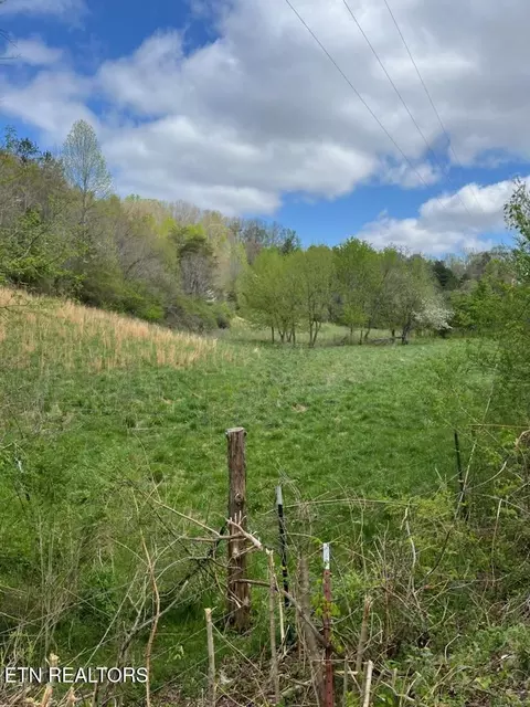 303 Mill Rd, La Follette, TN 37766