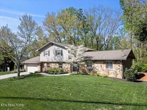 602 Villa Crest Dr, Knoxville, TN 37923