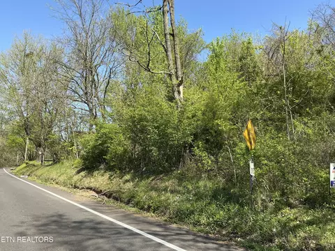 Longmire Rd, Clinton, TN 37716